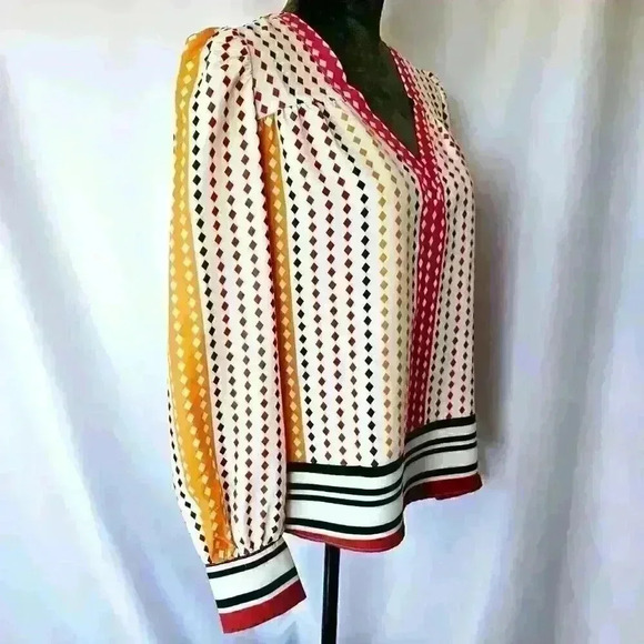 ๐ NWT ๐ Express V-Neck Diamond Dot Long Sleeve Gathered Front Top, Size S - Picture 2 of 14